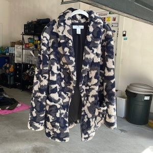 Workshop camo fuzzy jacket large
